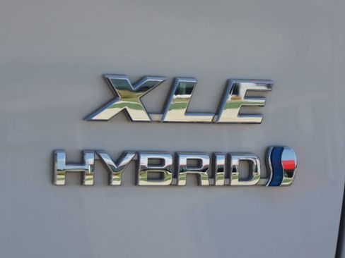 Used 2019 Toyota RAV4 XLE image 18