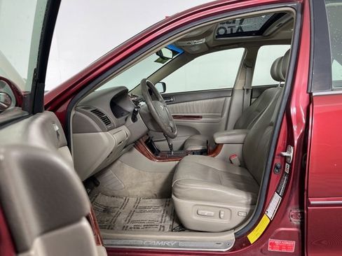 Used 2005 Toyota Camry XLE image 3