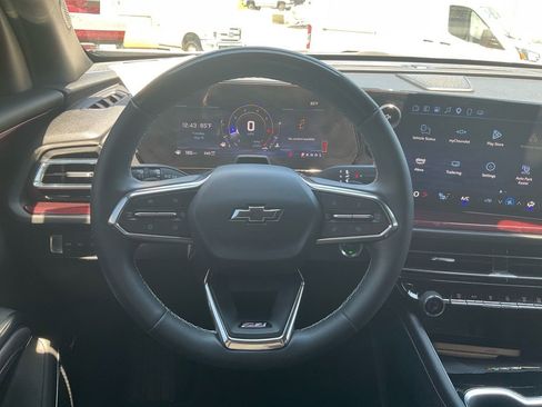 Used 2025 Chevrolet Traverse Z71 w/ Enhanced Driving Package AWD/4WD image 21