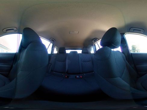 Used 2025 Toyota Corolla Cross LE image 41