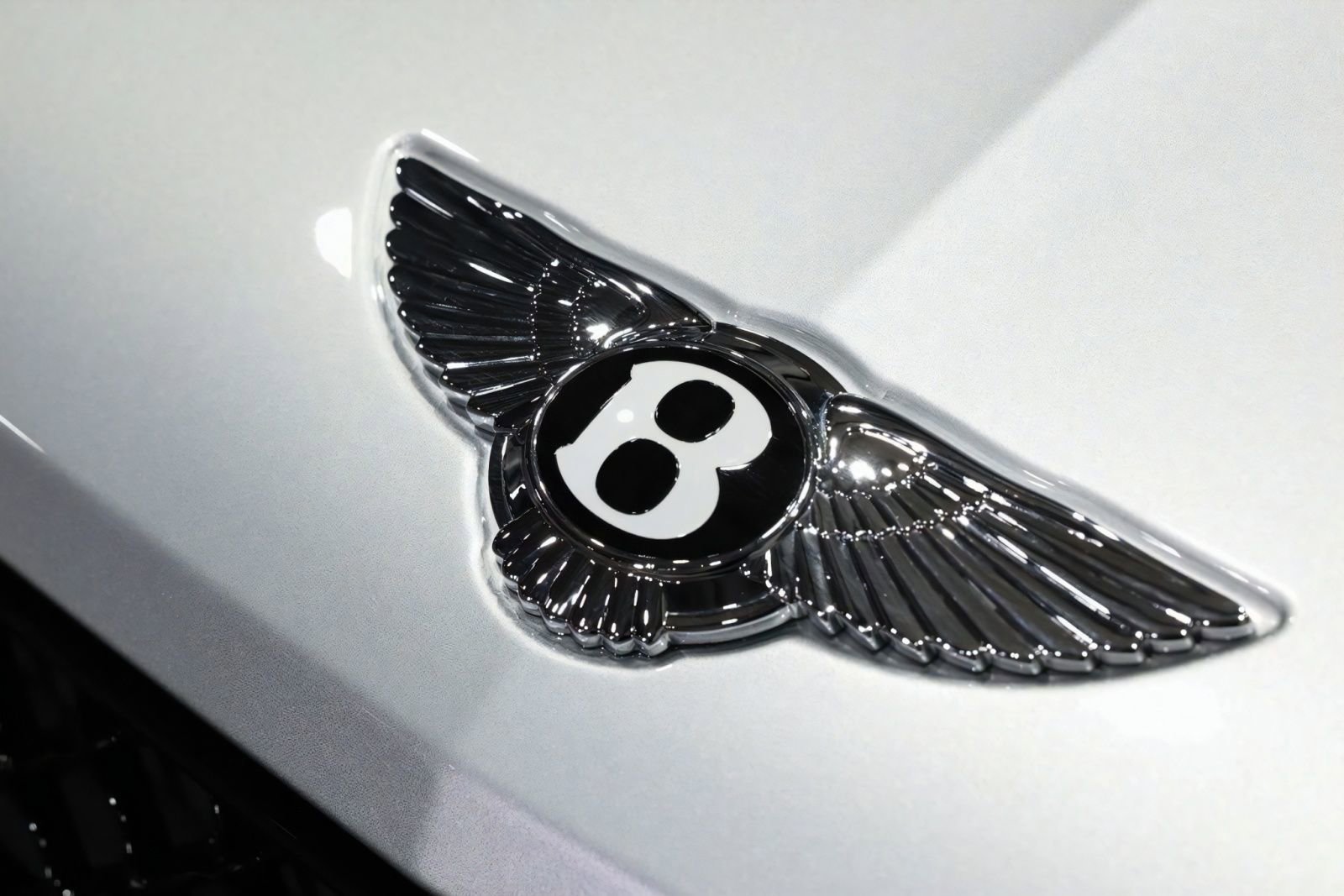 Used 2022 Bentley Bentayga AWD/4WD image 16