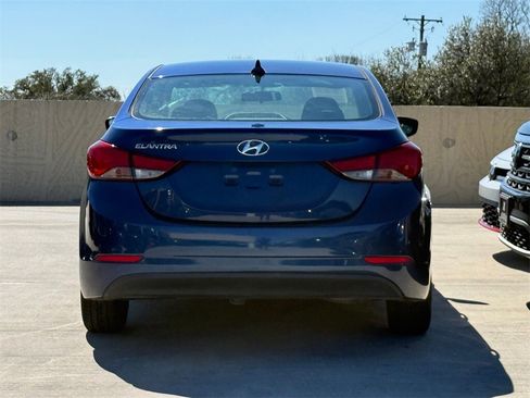 Used 2015 Hyundai Elantra SE image 8