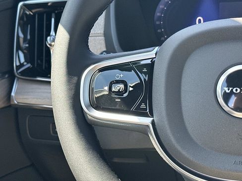 New 2026 Volvo XC90 B6 Core image 8