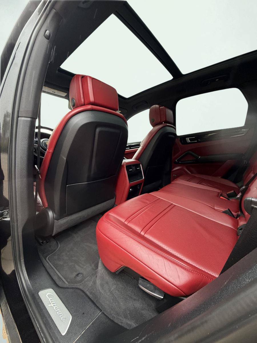 Used 2019 Porsche Cayenne AWD/4WD image 12