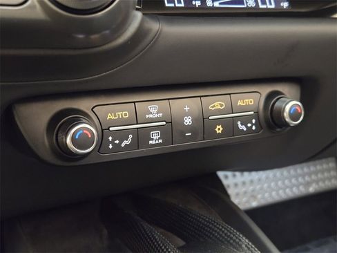 Used 2022 Ferrari 812 GTS image 35