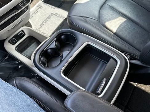 Used 2020 Chrysler Pacifica Touring-L Plus FWD image 31