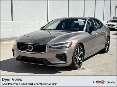 Used 2019 Volvo S60 T5 R-Design image 1