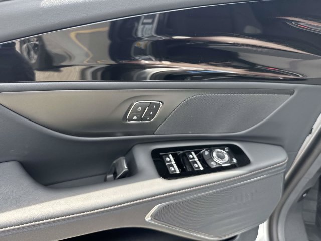 New 2026 Lincoln Nautilus Premier AWD/4WD image 18