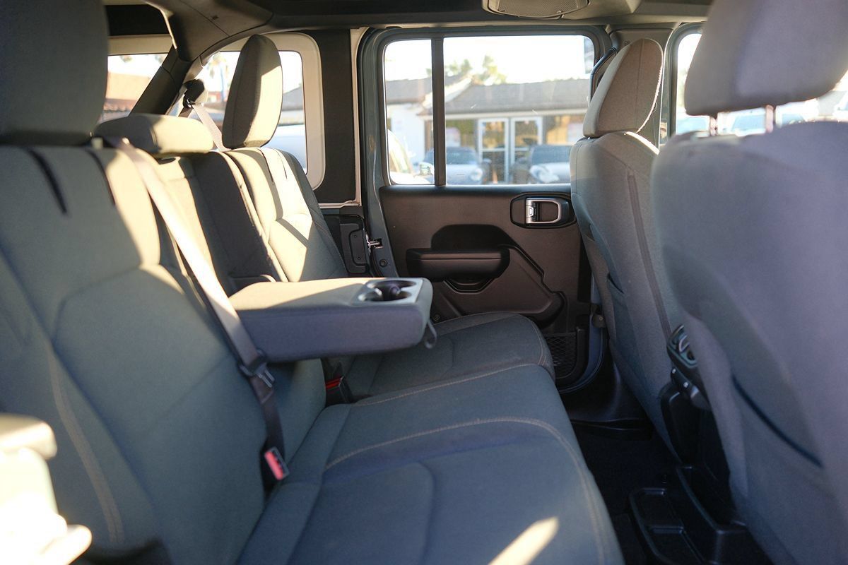 Used 2024 Jeep Wrangler Unlimited w/ Technology Group AWD/4WD image 32