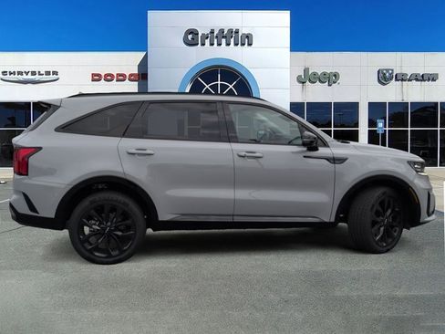 Used 2023 Kia Sorento SX image 3