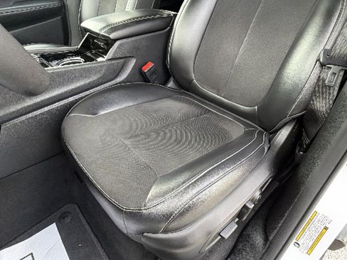 Used 2023 Jeep Grand Cherokee L Laredo AWD/4WD image 11