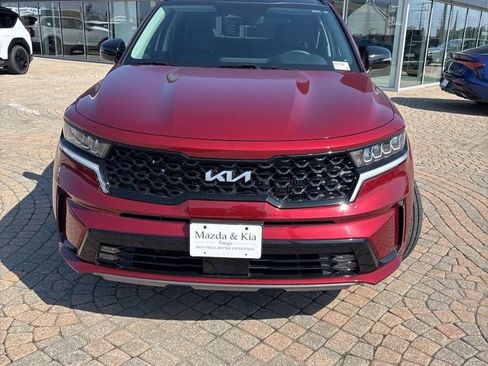 Used 2023 Kia Sorento EX w/ Panoramic Sunroof Package image 2