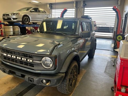 Used 2024 Ford Bronco Black Diamond AWD/4WD image 2