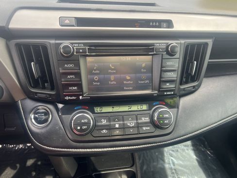 Used 2018 Toyota RAV4 XLE AWD/4WD image 33