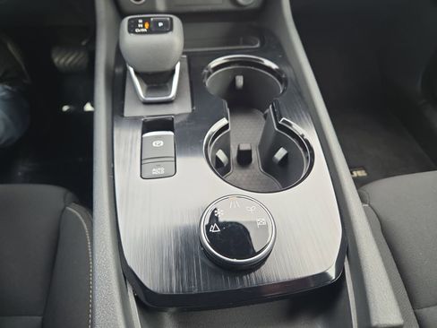 Used 2023 Nissan Rogue S image 24