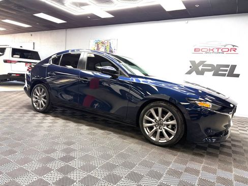 Used 2023 MAZDA MAZDA3 s FWD image 2