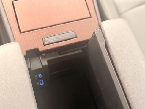 Used 2021 Toyota Sienna XLE image 18