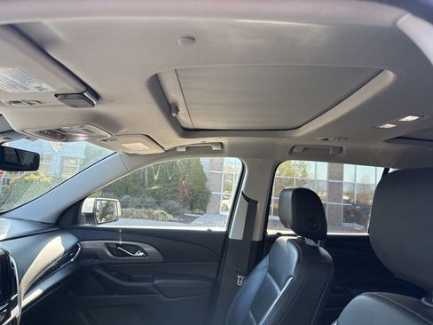 Used 2021 Chevrolet Traverse Premier image 8