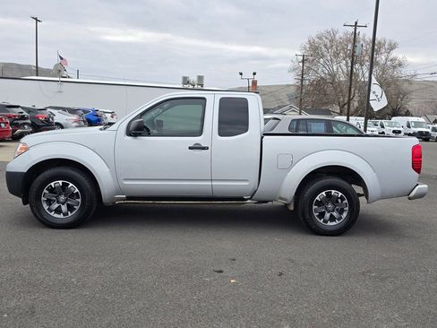 Used 2018 Nissan Frontier S image 2