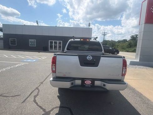 Used 2011 Nissan Frontier PRO-4X w/ Pro-4x Luxury Pkg AWD/4WD image 6