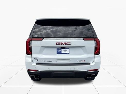 Used 2025 GMC Yukon AT4 w/ AT4 Premium Package AWD/4WD image 4