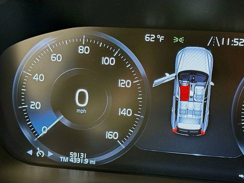 Used 2021 Volvo XC60 T5 Momentum w/ Premium Package image 12