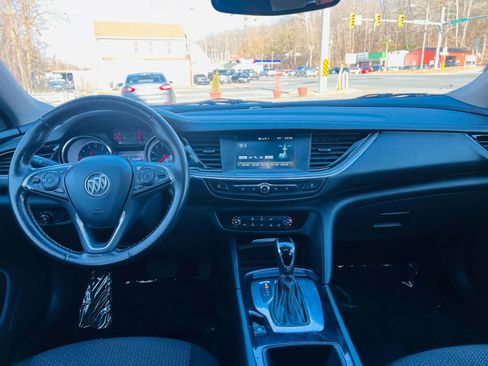 Used 2018 Buick Regal Preferred image 22