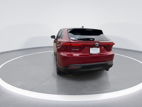 Used 2023 Toyota Venza LE image 7