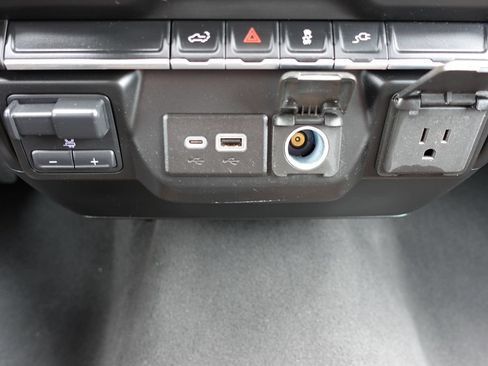 Used 2022 Chevrolet Silverado 2500 Custom w/ Custom Convenience Package AWD/4WD image 53