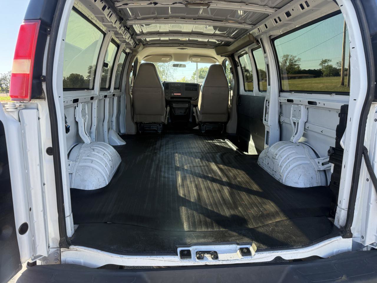 Used 2006 Chevrolet Express 3500 w/ Power and Light Package RWD image 19
