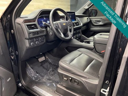Used 2023 Chevrolet Suburban Z71 w/ Luxury Package AWD/4WD image 3