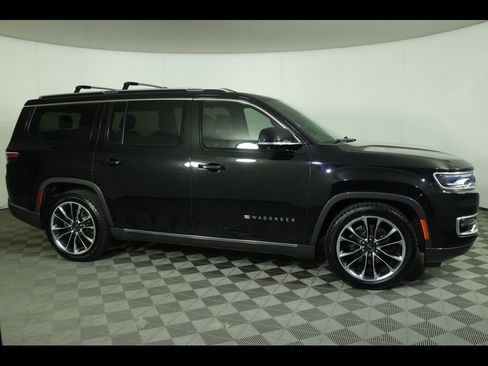 Used 2022 Jeep Wagoneer Series III w/ Premium Group I AWD/4WD image 19