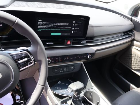 New 2026 Kia Carnival EX FWD image 23