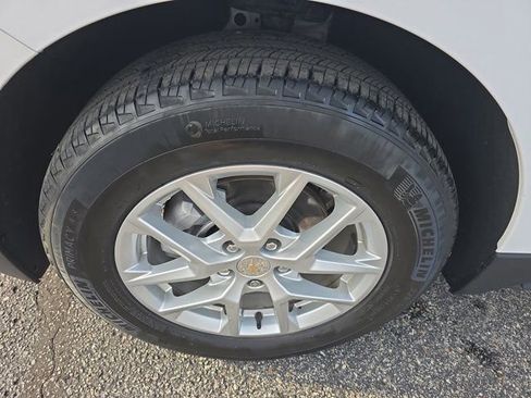 Used 2024 Chevrolet Equinox LT w/ LPO, Floor Liner Package FWD image 10