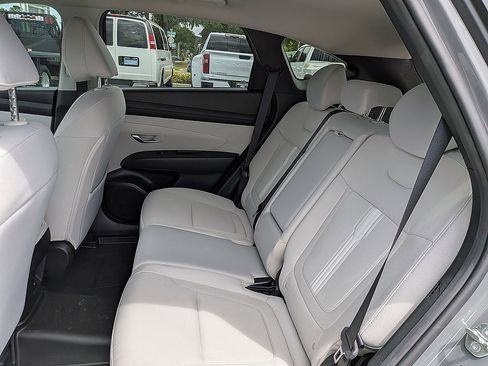 Used 2025 Hyundai Tucson SEL FWD image 13