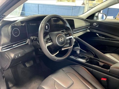 Used 2025 Hyundai Elantra Limited FWD image 8