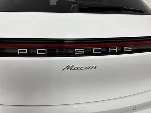 Certified 2025 Porsche Macan image 19