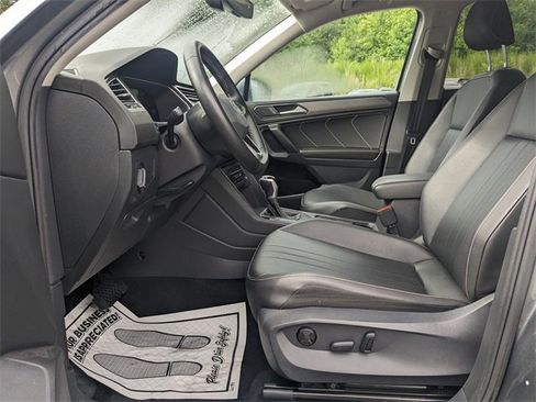 Used 2022 Volkswagen Tiguan SE image 21
