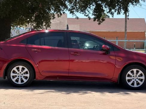 Used 2022 Toyota Corolla LE FWD image 2