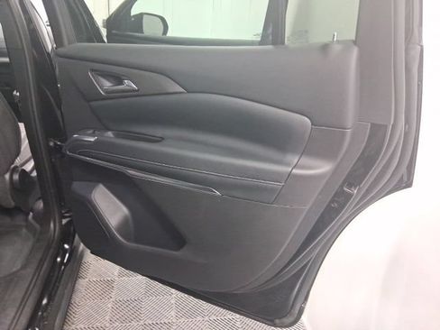 Used 2025 Chevrolet Traverse LT AWD/4WD image 13