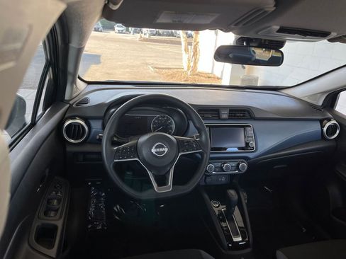Used 2025 Nissan Versa SV image 34