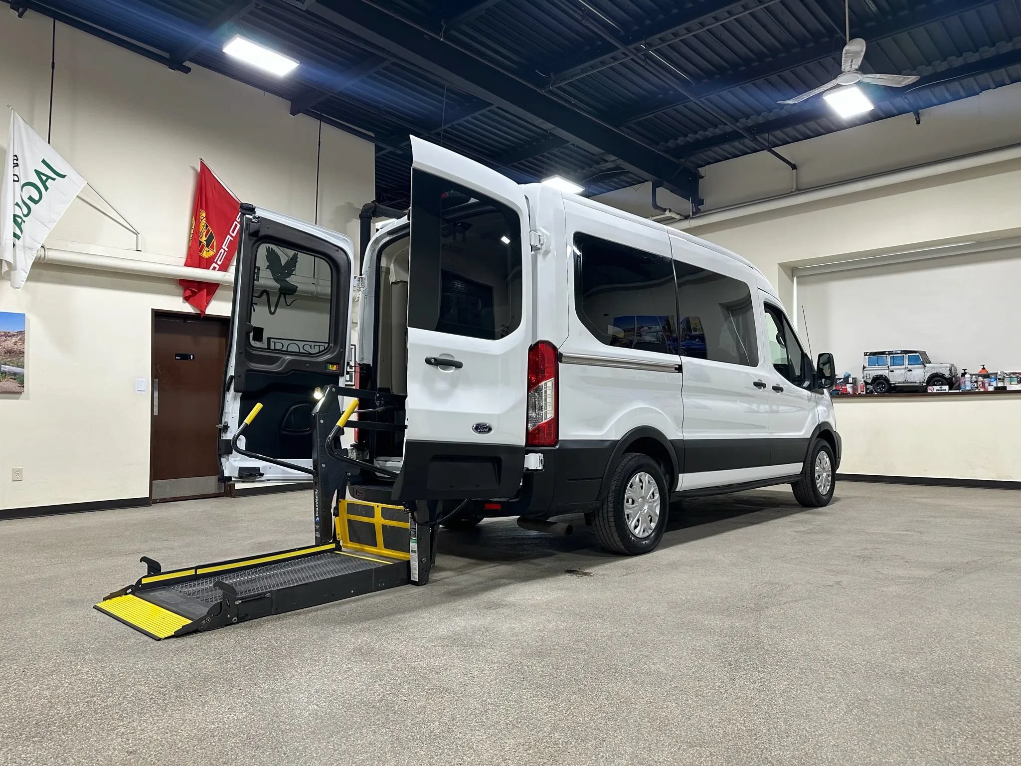 Used 2020 Ford Transit 150 Medium Roof RWD image 38