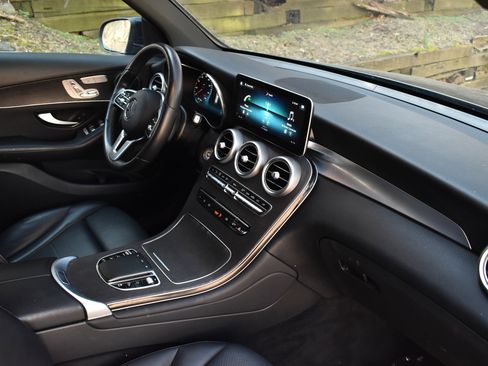 Used 2021 Mercedes-Benz GLC 300 4MATIC image 27