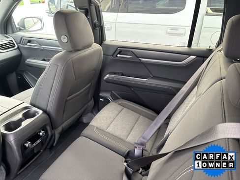 Used 2025 GMC Acadia Elevation image 18