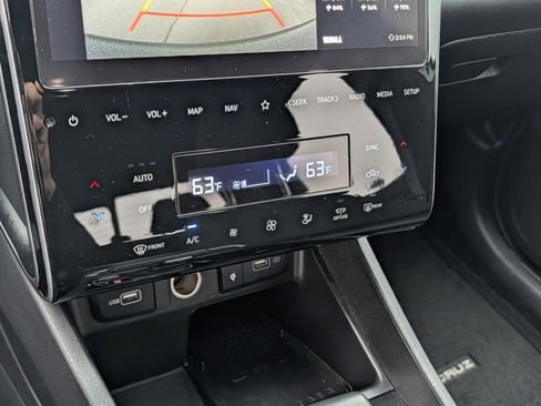 Used 2023 Hyundai Santa Cruz SEL Premium image 12