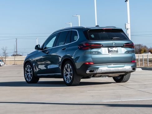New 2026 BMW X5 xDrive50e w/ Premium Package image 3