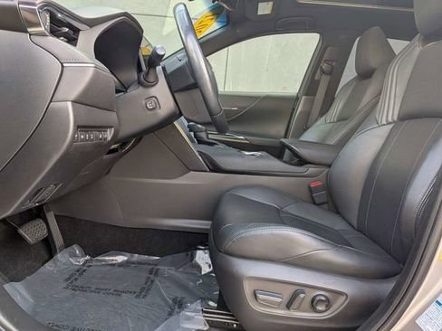 Used 2021 Toyota Venza Limited w/ Advanced Technology Package image 19