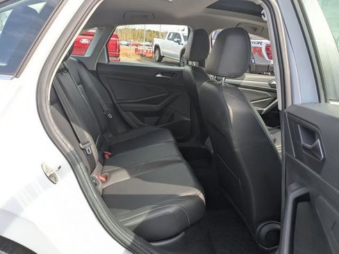 Used 2019 Volkswagen Jetta SE image 25