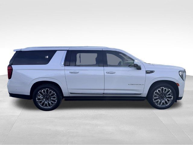 Used 2024 GMC Yukon XL Denali Ultimate AWD/4WD image 4