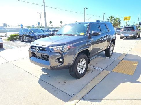Used 2022 Toyota 4Runner SR5 Premium w/ Moonroof Package AWD/4WD image 8
